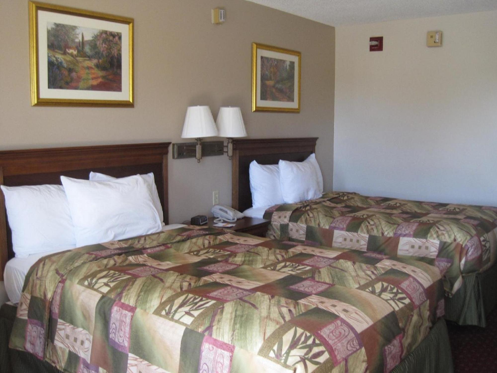 Briarwood Inn Of Geneva Экстерьер фото
