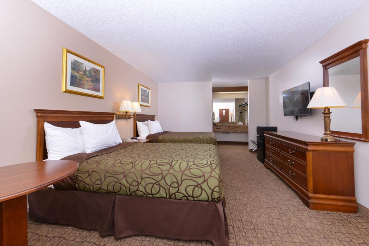 Briarwood Inn Of Geneva Экстерьер фото