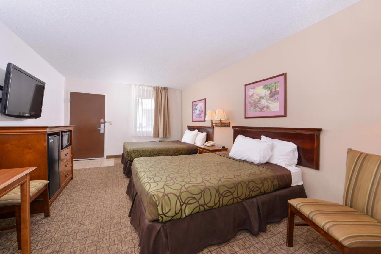 Briarwood Inn Of Geneva Экстерьер фото