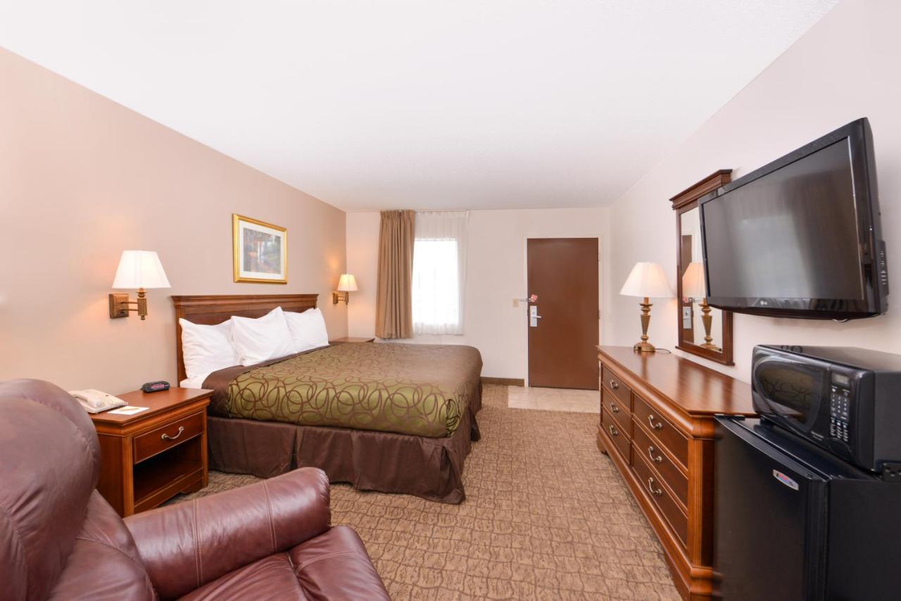 Briarwood Inn Of Geneva Экстерьер фото