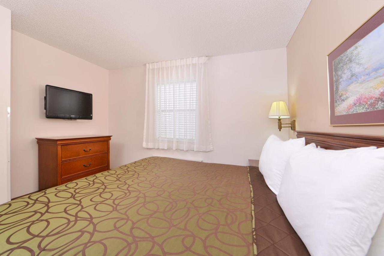 Briarwood Inn Of Geneva Экстерьер фото
